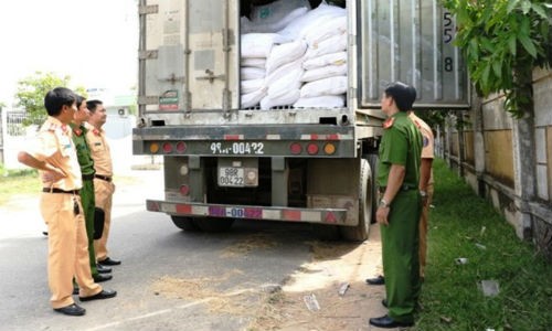 Bat xe container cho phu gia Trung Quoc khong giay to